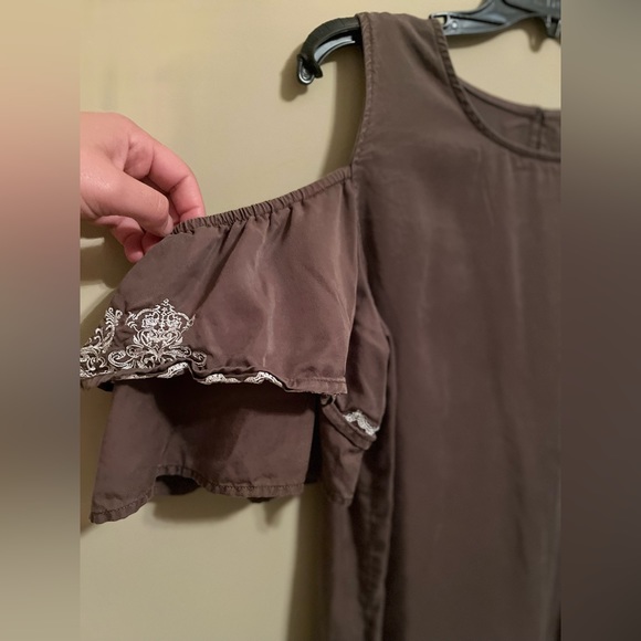 Signature Studio Cut Out Sleeve Dress - Picture 3 of 5